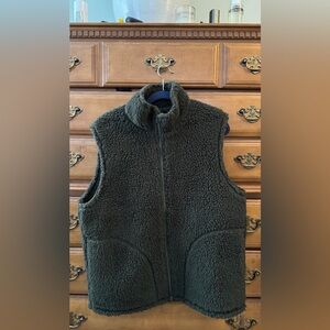 BEAMS PLUS Boa Fleece Vest in Forest Green size L